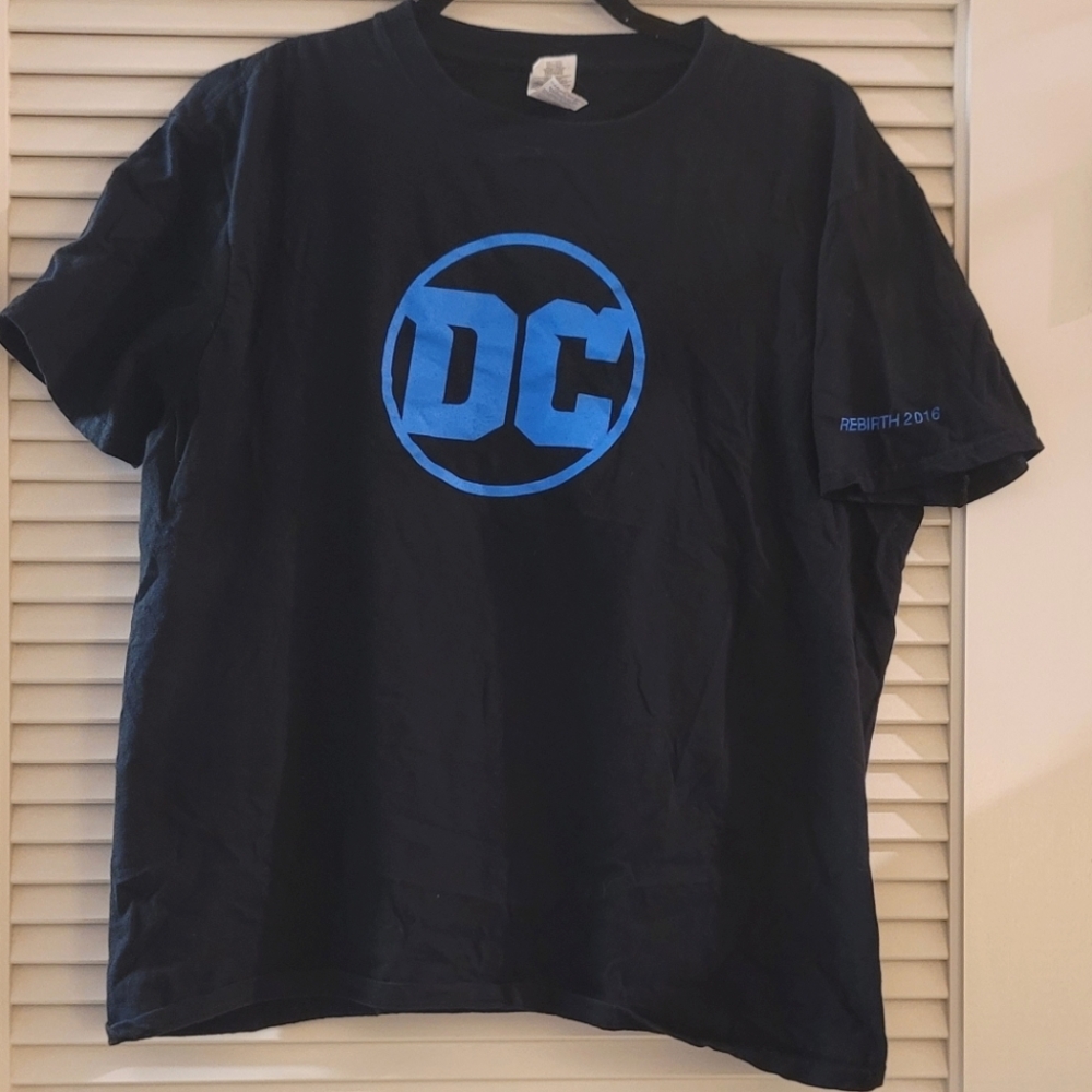 Gildan - (Unisex) Black & Blue DC Rebirth 2016 Short-Sleeve 100% Cotton Top
